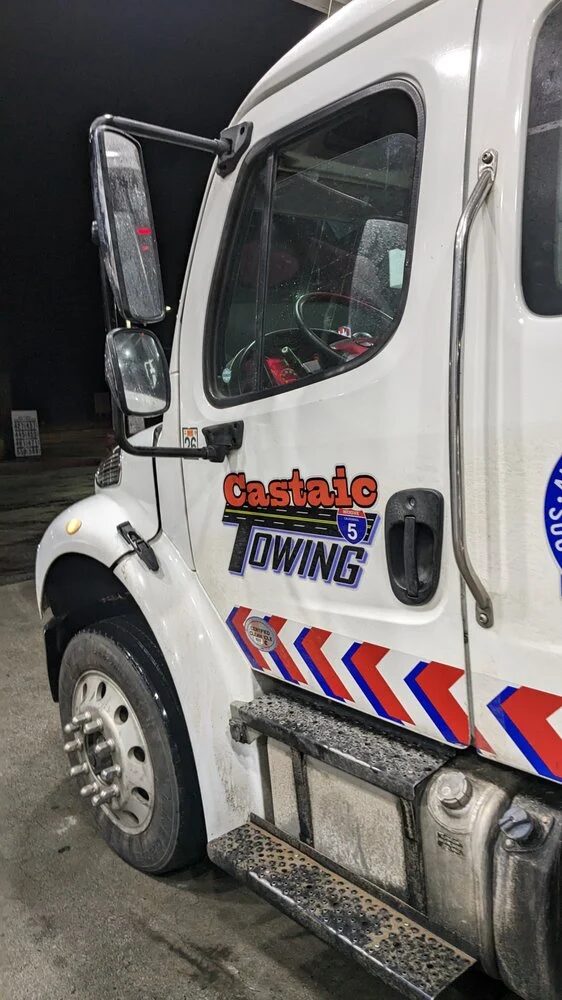 Castaic Towing truck on a night call
